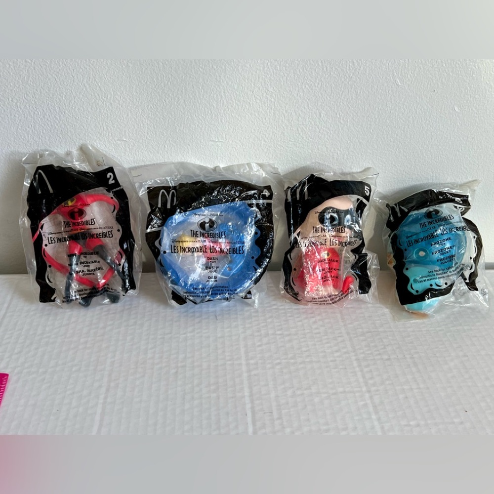 The Incredibles 4 McDonalds Toys  Mom,Jack Jack ,Dash, Frozone.